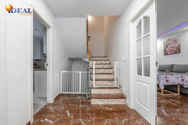 Encantadora Casa Reformada en Ogijares con Vistas y Espacios para Disfrutar — 3