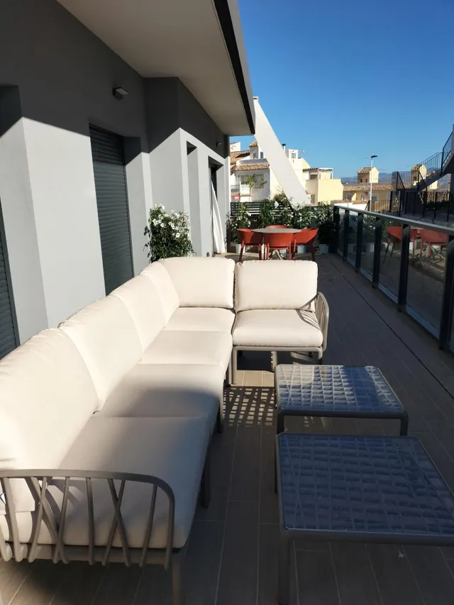 Vivienda AMUEBLADA ,,con gran terraza de 40 metros - foto 2