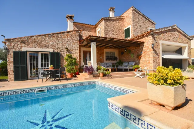 Chalet en Portol con piscina , jardín privado y amplia zona  - foto 2