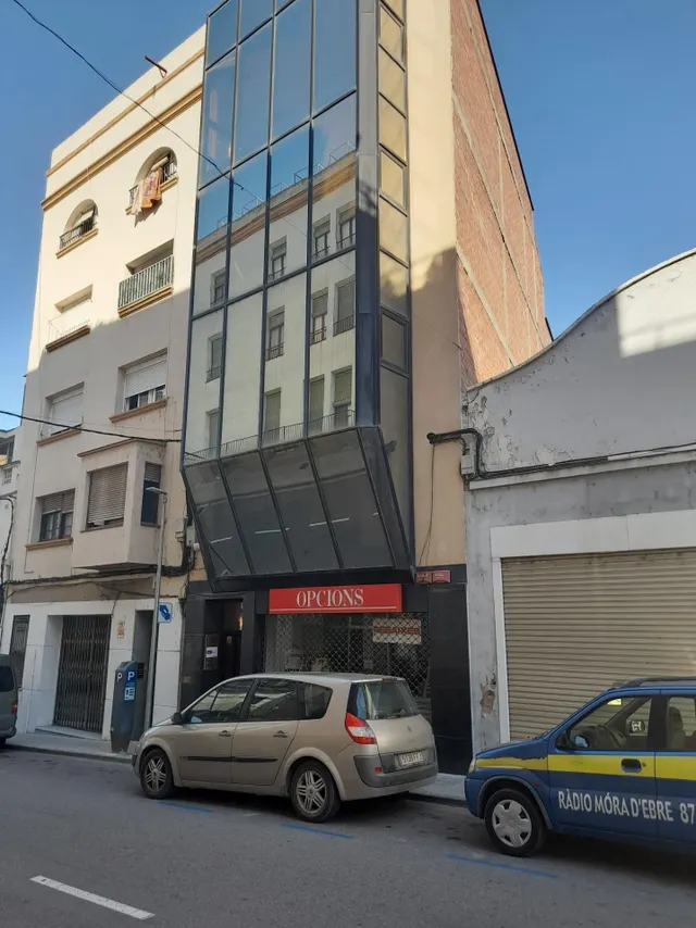 OPORTUNIDAD ESPECTACULAR LOCAL DE OFICINAS EN LA ZONA MAS CENTRICA DE MORA D´EBRE — 46