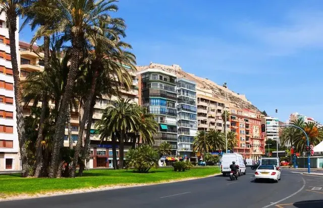 Edificio en Venta en el Corazón de Alicante - Oportunidad Única — 2