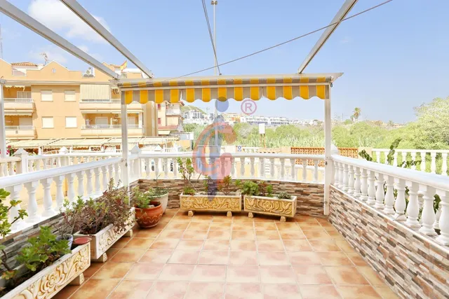 ¡Planta baja a la venta en el Pinar de Guardamar! Orientación oeste, cochera opcional — 4