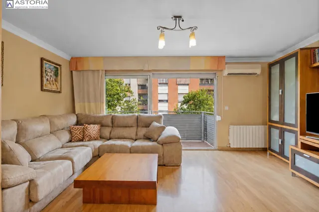 EN VENTA ATICO DÚPLEX CON GRAN TERRAZA JUNTO ESTACIÓN DE AUT - foto 3