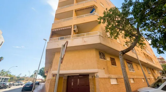Piso en venta en Guardamar del Segura con plaza de garaje y dos terrazas — 40