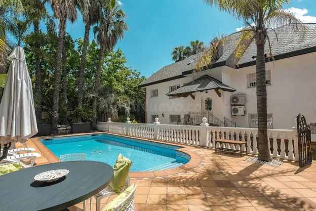 Villa de lujo con jardín y piscina en Fontpineda - foto 4