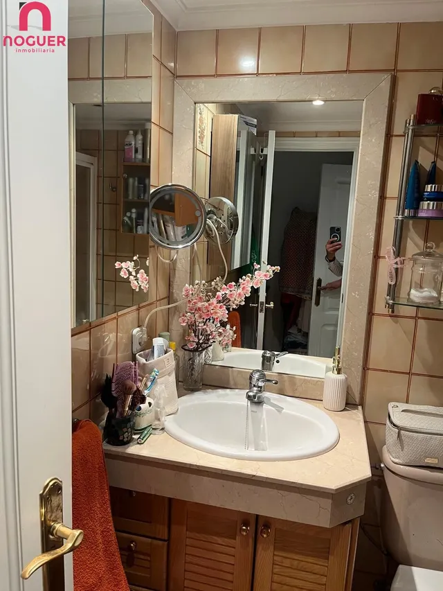 PISO ZONA ZOCO DE CUATRO DORMITORIOS , DOS BAÑOS , TERRRAZA Y  ASCENSOR — 33