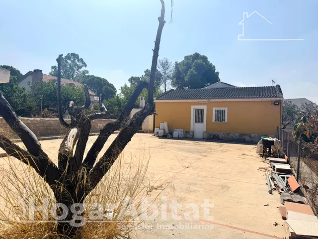 CHALET CON PISCINA, GARAJE Y TERRAZA — 50