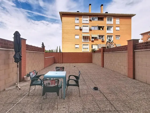 Piso con enorme terraza en Barrio de los Periodistas de Granada — 6