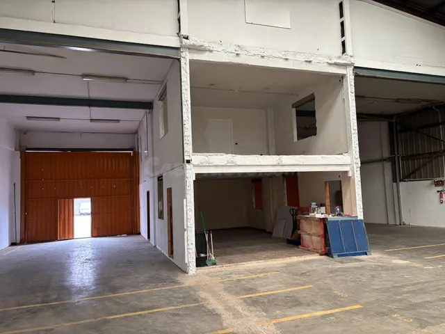 CONJUNTO DE NAVE + OFICINAS EN ALQUILER EN NULES - foto 3