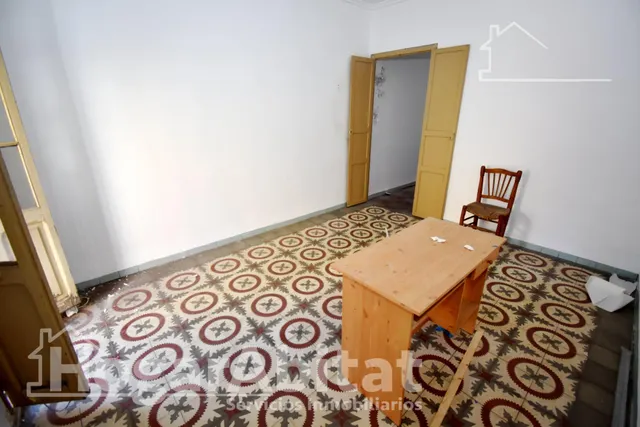 ¡OPORTUNIDAD DE INVERSIÓN! CASA CON BALCÓN Y PATIO EN EL CENTRO — 20