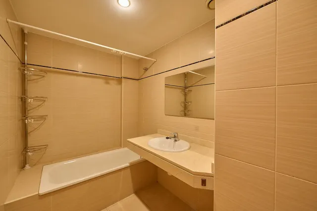 PISO DE 3 HAB CON BALCÓN, PK, Trastero y Piscina Comunitaria — 39