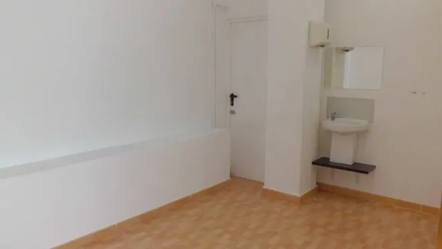 LOCAL COMERCIAL CALLE PREFERENTE — 15