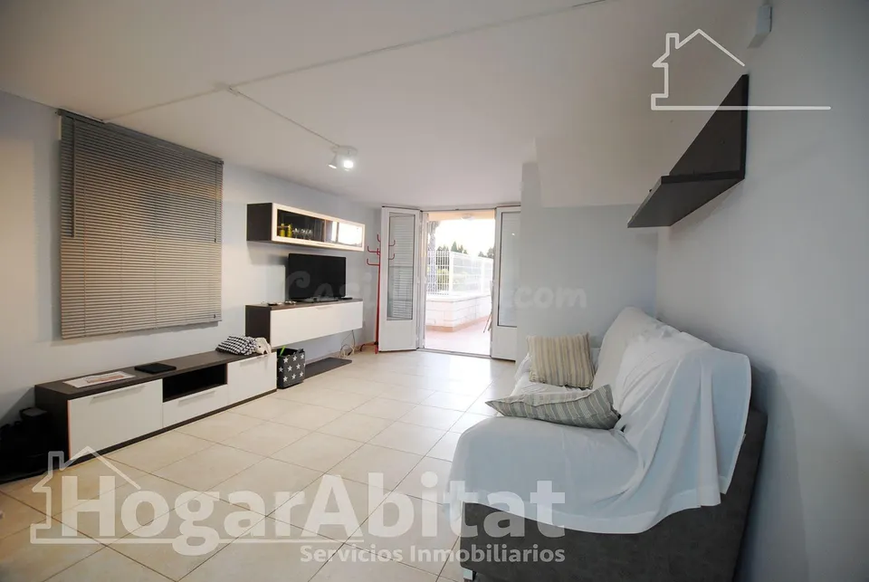 ADOSADO CON PISCINA, GARAJE Y TERRAZA CERCA DE LA PLAYA