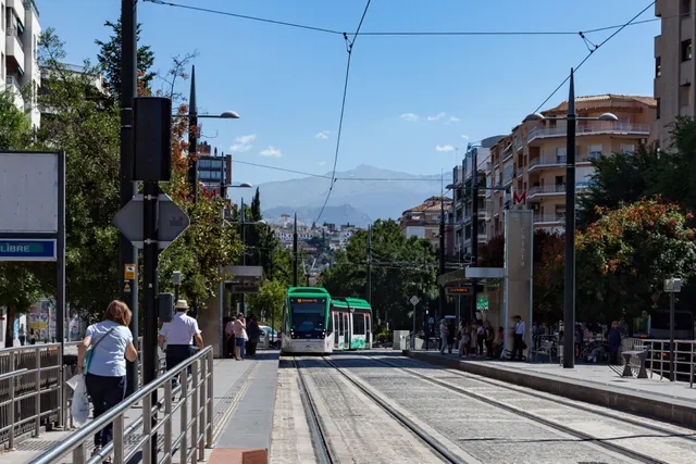 JUNTO AVENIDA ANDALUCES — 40