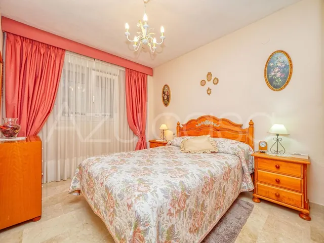 Piso en venta de 4 dormitorios y 2 baños completos con garaje Junto al Mercado Central de Alicante — 15