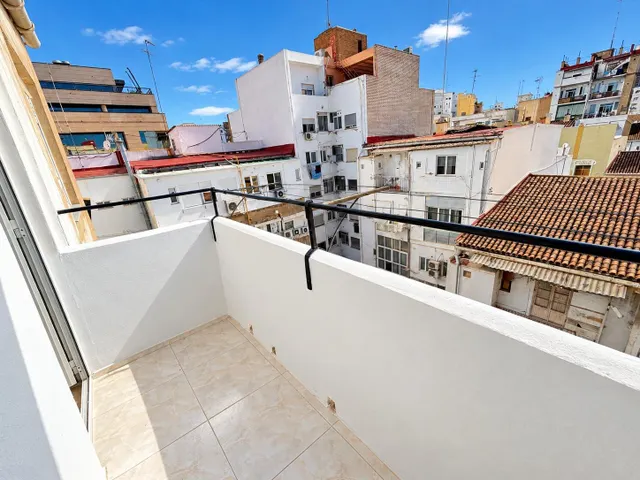 Piso de 4 habitaciones y reforma integral en pleno centro de Valencia — 10