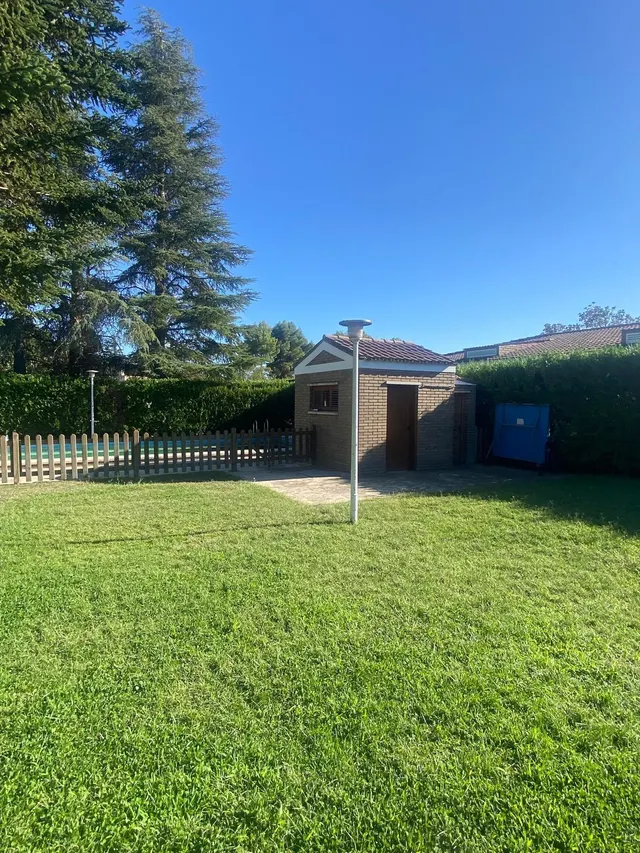 Exclusivo Chalet en Venta con Piscina y Jardín en Urbanizaci - foto 4