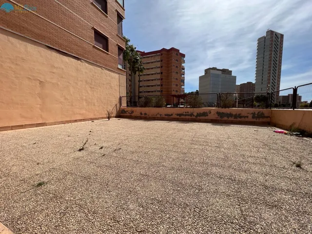 Local comercial zona hotel Bali Benidorm — 12