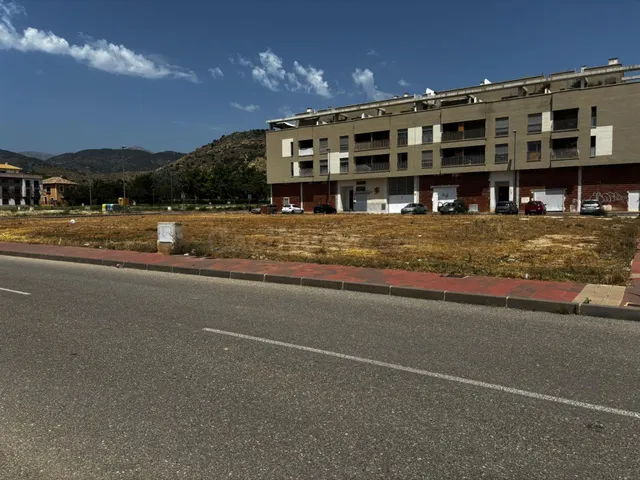 Amplio Solar en Alhama de Murcia: Oportunidad Única para Inv