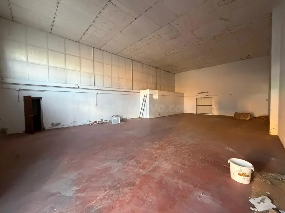 Nave industrial en capellanias