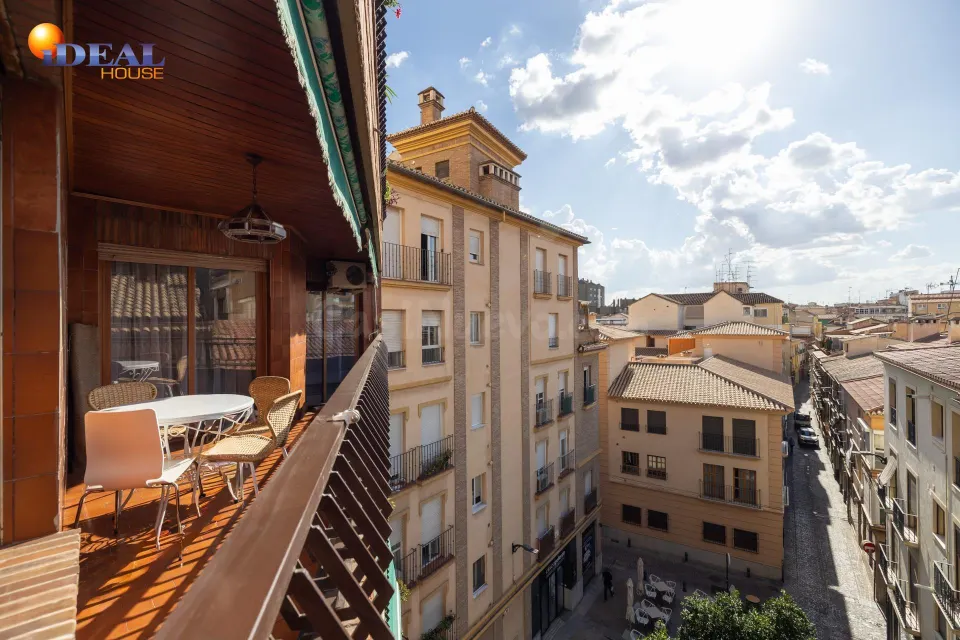 Piso y cochera en venta junto Acera de Darro.