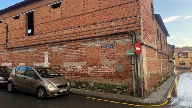 BARGAS PARCELA EN SUELO URBANO, EN ESQUINA, DE 806M2, CON 56 - foto 2