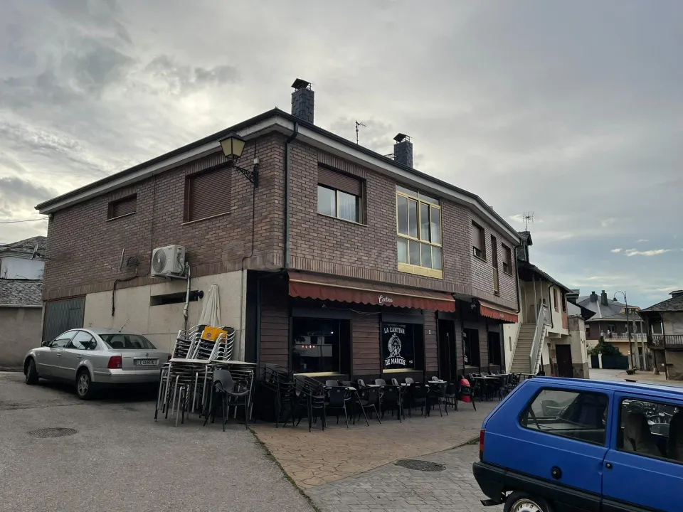 Venta de casa con bar en Toral de Merayo
