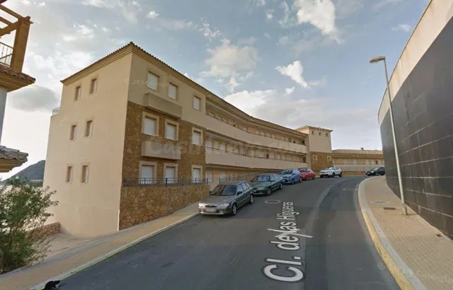 SE VENDE PISO OKUPADO EN Calle HIGUERA DE LA ENVIA Nº 82 Víc - foto 2
