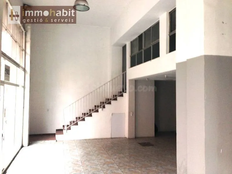 Local de 80 m2 mas 55 m2 de altillo en cap pont
