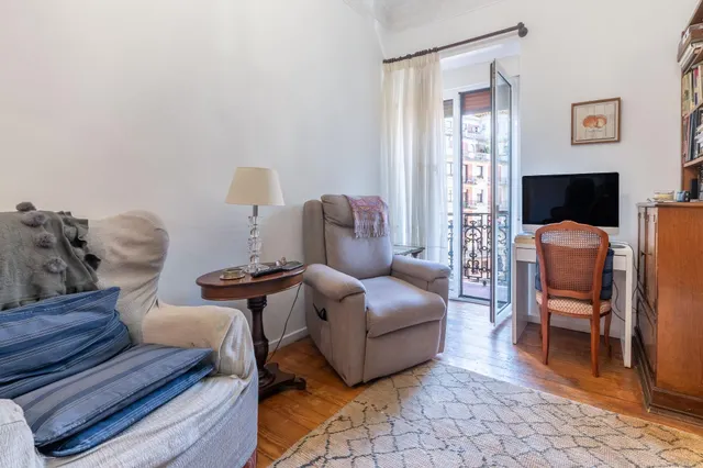 GROS. SE VENDE NUDA PROPIEDAD — 18