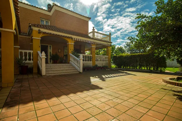 CHALET INDEPENDIENTE JUNTO AL VIEJO VIVERO EN BADAJOZ — 3