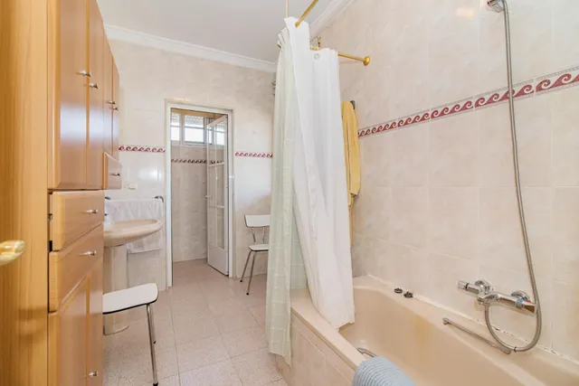 ¡Oportunidad Única! Se Vende Magnífica Casa en Esquina con Amplia Parcela — 33
