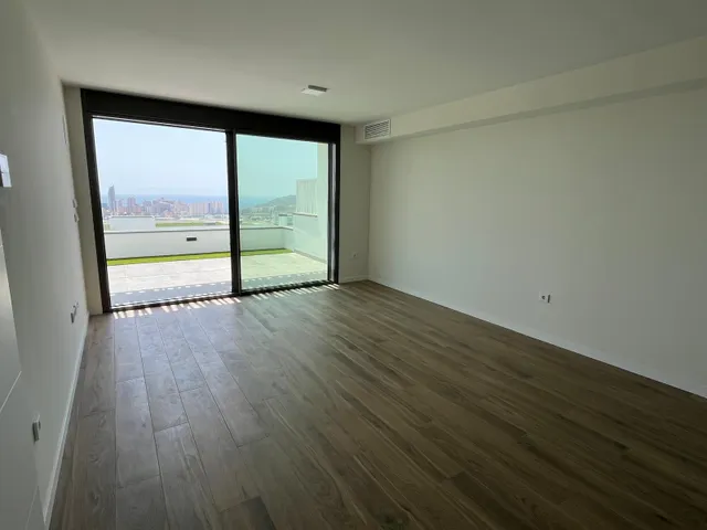 Se vende bonito apartamento 2 dormitorios y 2 baños y vistas al mar con garaje y trastero 608249911 — 6