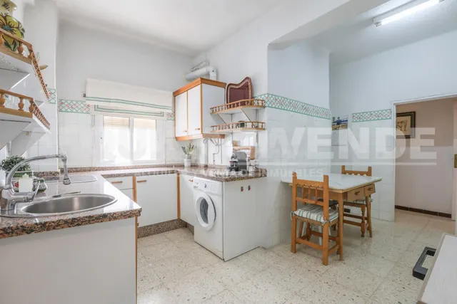 Centro-Plaza de Armas. Excelente vivienda de techos altos y  - foto 4
