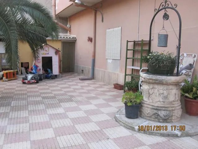 CHALET EN CASCO URBANO — 38