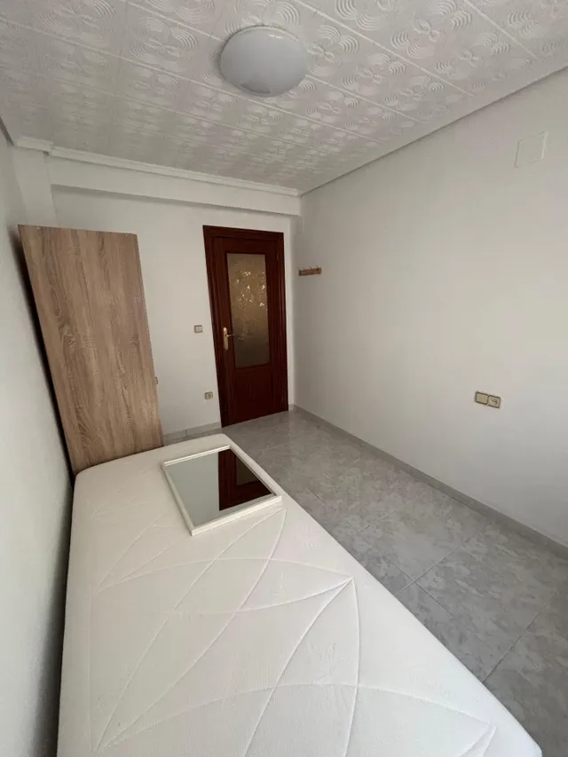Piso de 4 habitaciones con ascensor y patio en Benicalap — 12