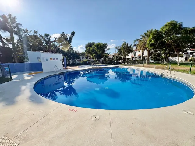 Casa adosada con dos patios privados y piscina comunitaria en Caleta de Vélez — 20