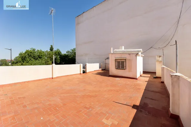 Local + vivienda en Avda. Cadiz — 32