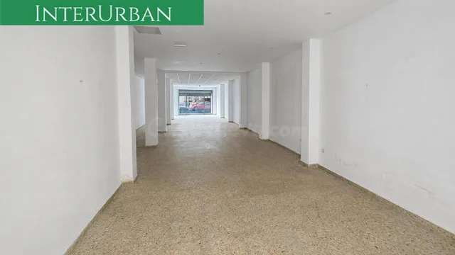 Amplio local comercial de 194 m2 en Llíria - foto 2