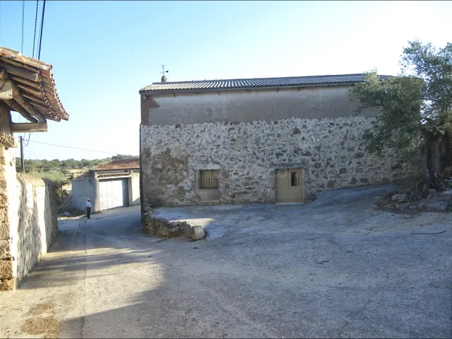 Edificio singular en Casas de Don Antonio