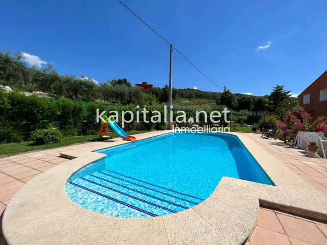 Magnifico chalet a la venta en Ontinyent a 1.5km de la población. — 2