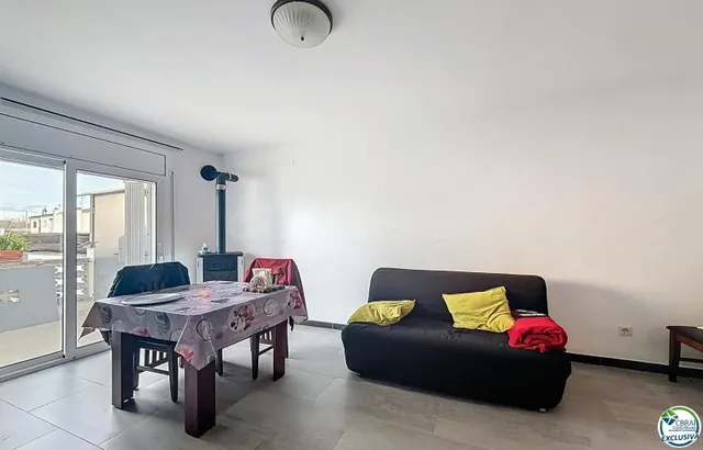Encantadora casa con piscina comunitaria en zona tranquila d - foto 2