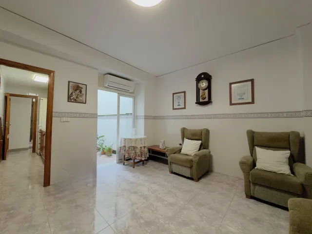 Casa con patio, terraza y acceso a dos calles en el centro de Beniarjó — 9
