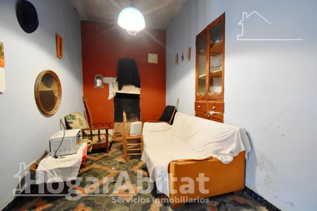 ¡ECONOMICA! AMPLIA CASA CON TERRAZA Y CON MUCHAS POSIBILIDADES — 8