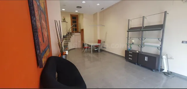 SE VENDE MAGNIFICO LOCAL EN EL POLIGONO 3 PARA ENTRAR A TRAB - foto 2