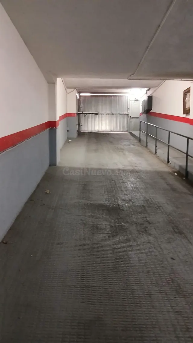Estupenda Plaza de Parking en Reus - Ideal para Coche Median - foto 4