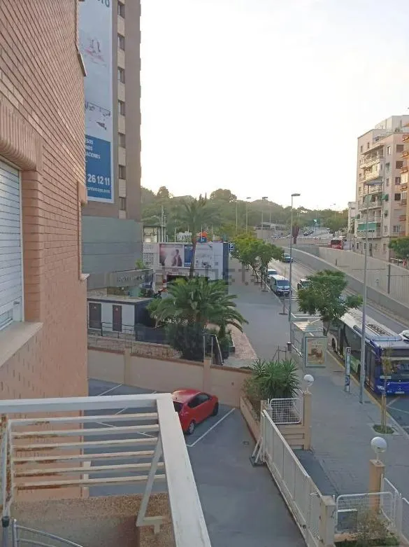 SE VENDE PISO / ASCENSOR / URBANIZACION / GARAJE / FRENTE MAR — 4