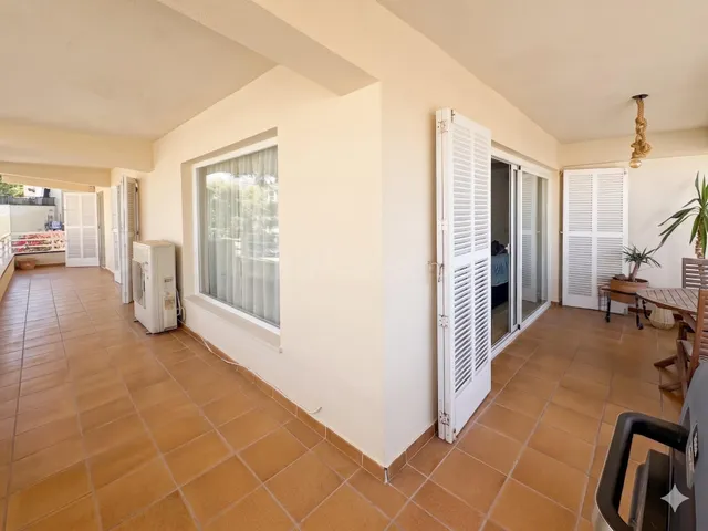 Apartamento en esquina con vistas al mar y gran balcón a 250 - foto 3