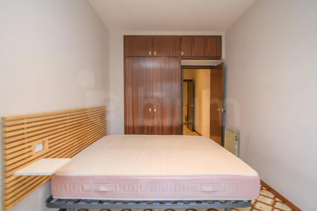 Amplio piso de 4 habitaciones con terraza, parking y trastero — 49