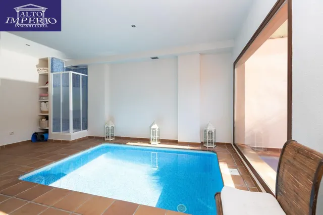 ESPECTACULAR CASA ADOSADA CON PISCINA INDEPENDIENTE — 47